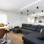 Spectacular Sea View Penthouse דירה *
